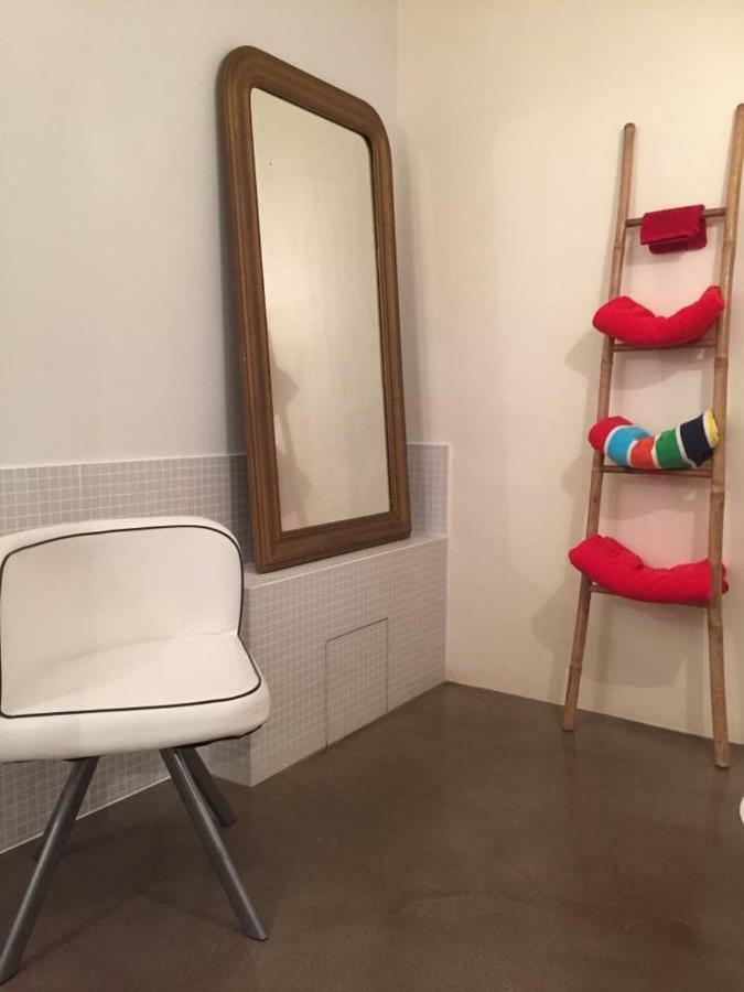 Maison Rouge Cacahuete Bed & Breakfast Nernier Стая снимка